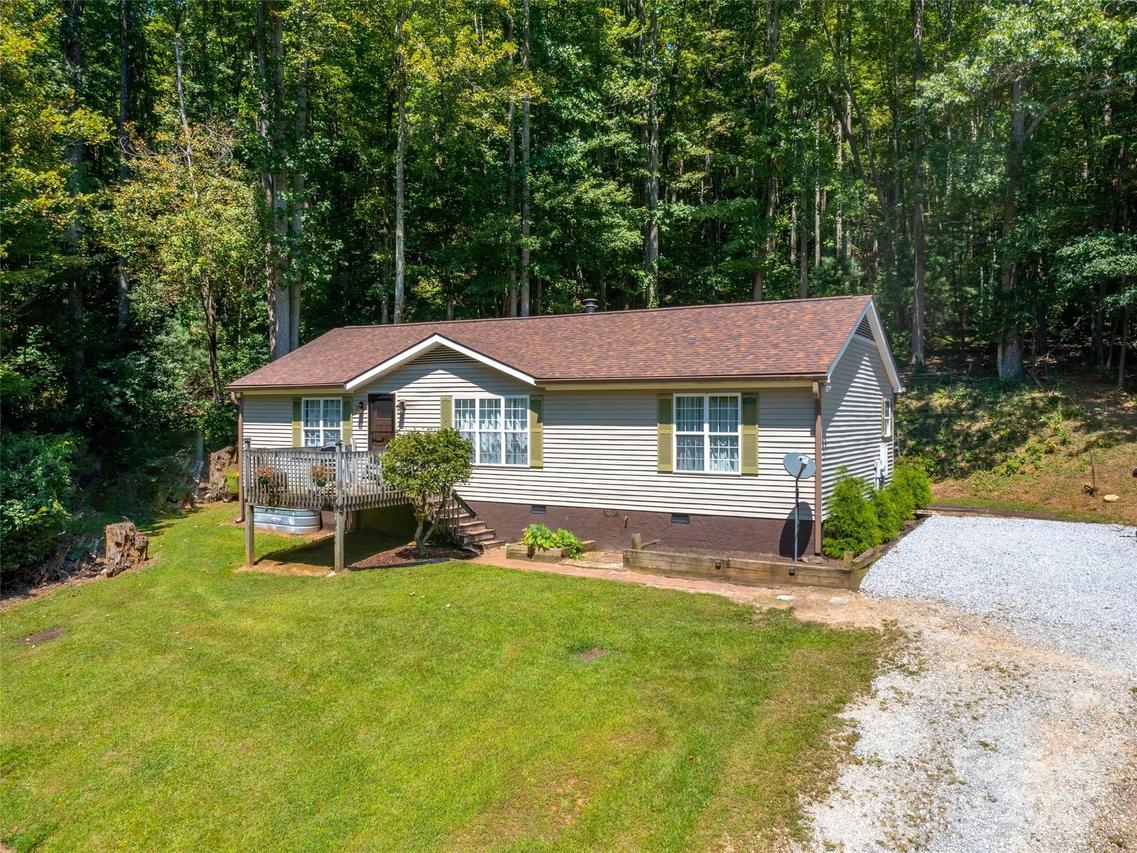 238 Ed Gordon Senior Dr., Saluda, NC 28773