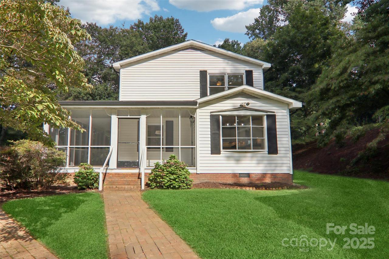 5 Timothy Ln., Candler, NC 28715
