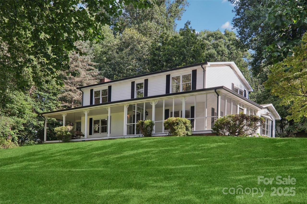 5 Timothy Ln., Candler, NC 28715