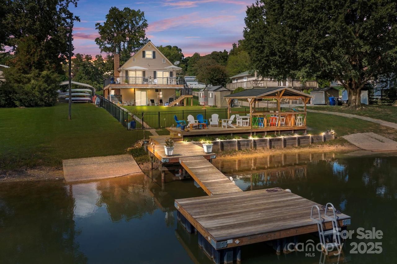 153 Bluewing Ln., Mooresville, NC 28117