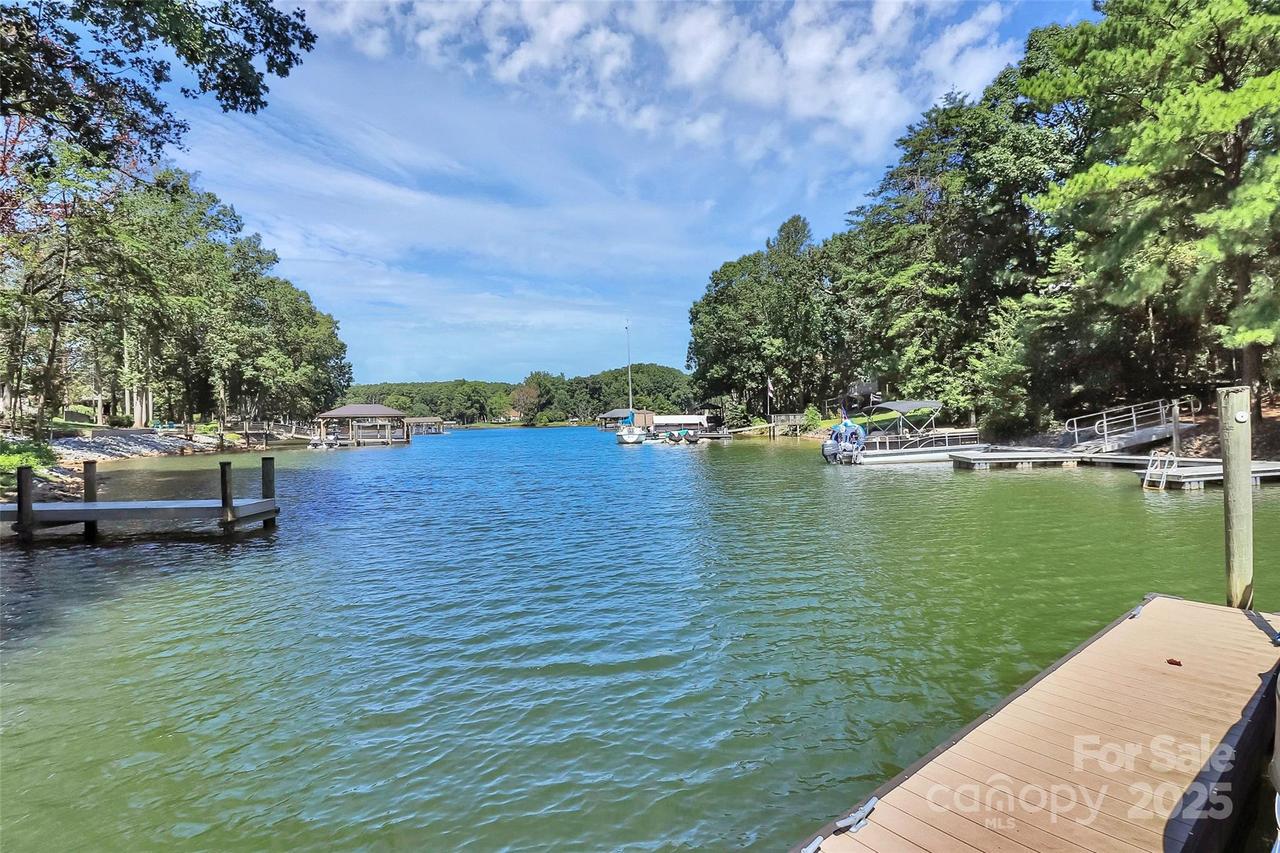 109 Lynn Cove Ln., Mooresville, NC 28117
