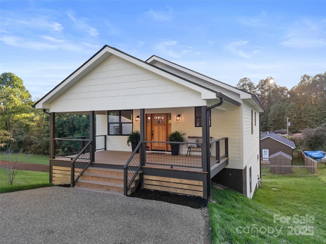 64 Carolina Ave., Brevard, NC 28712