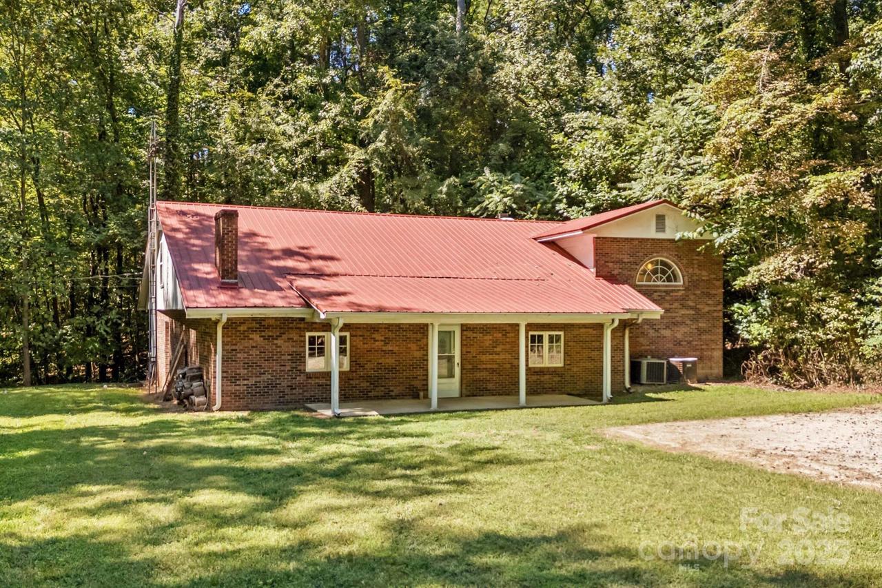 991 Fairway Dr., Kannapolis, NC 28081