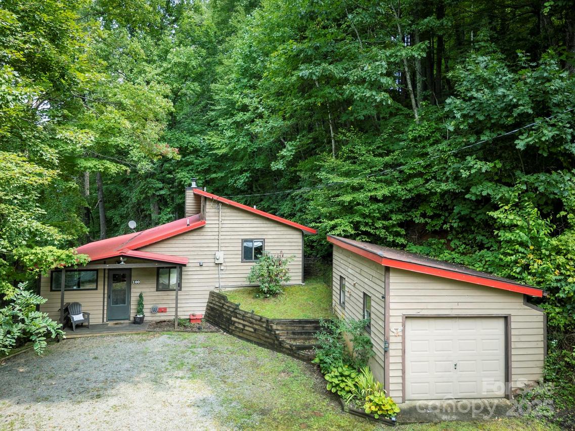 100 Chipmunk Ln., Maggie Valley, NC 28751