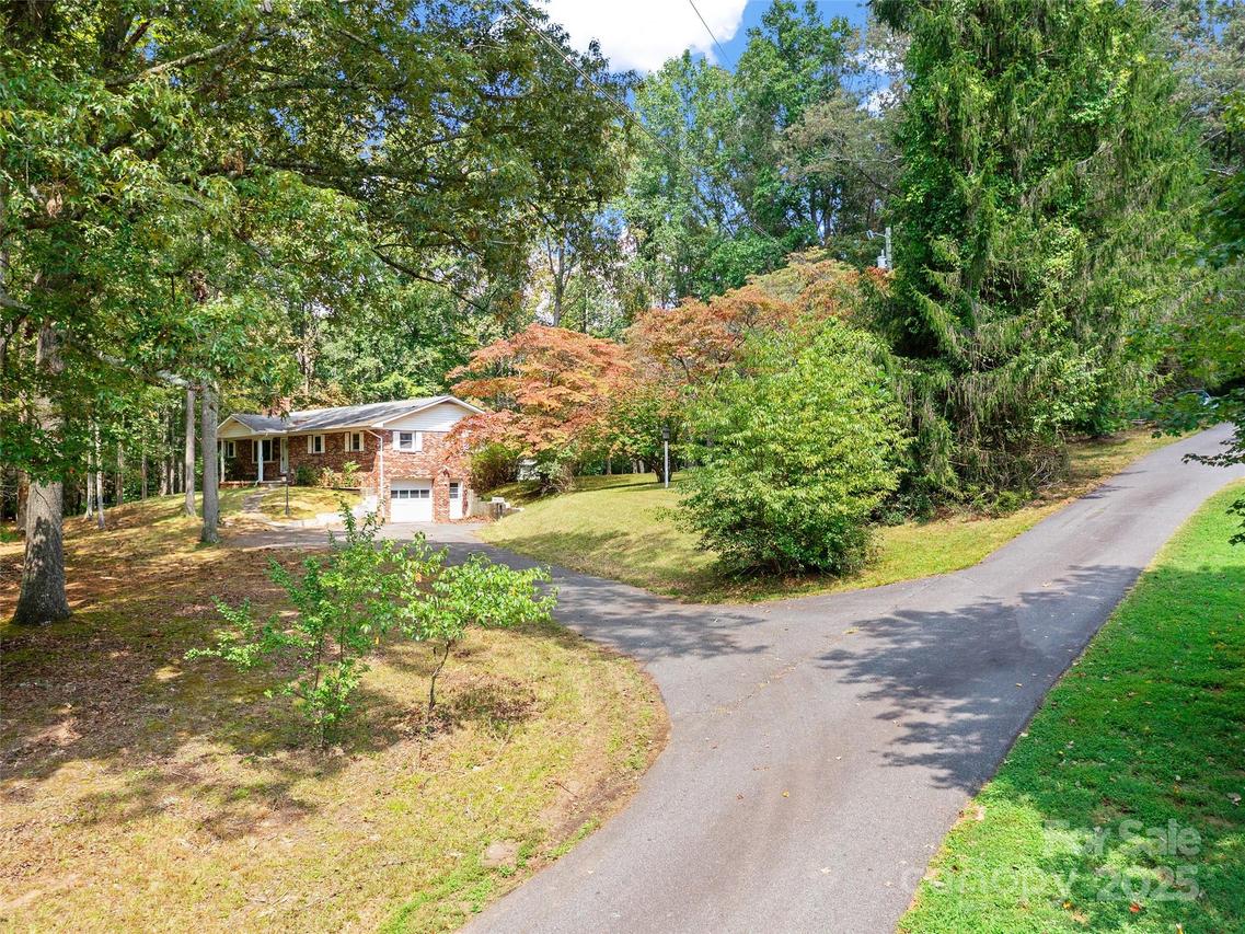 631 Macedonia Rd., Asheville, NC 28804