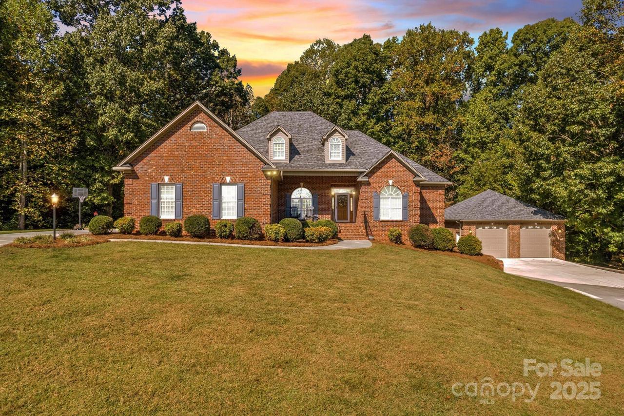 100 Burkeview Ct., Lexington, NC 27295