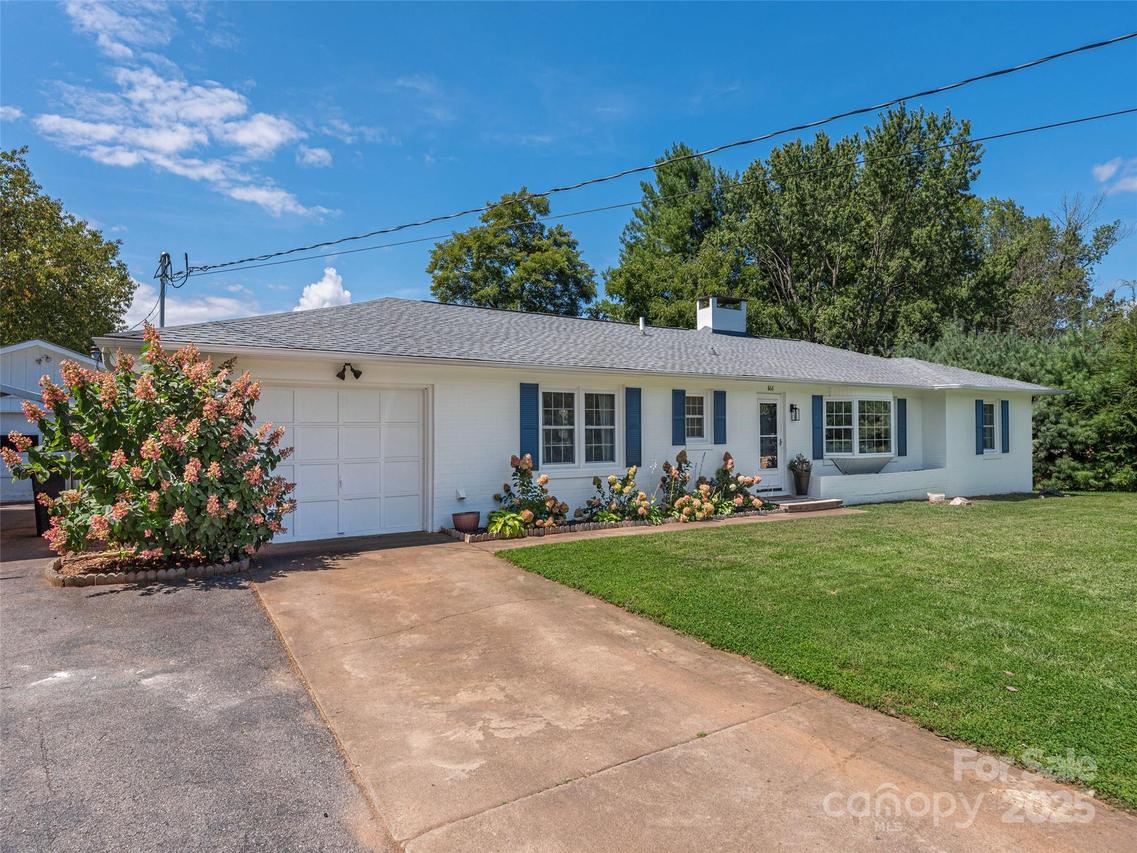 868 Mulberry St., Clyde, NC 28721