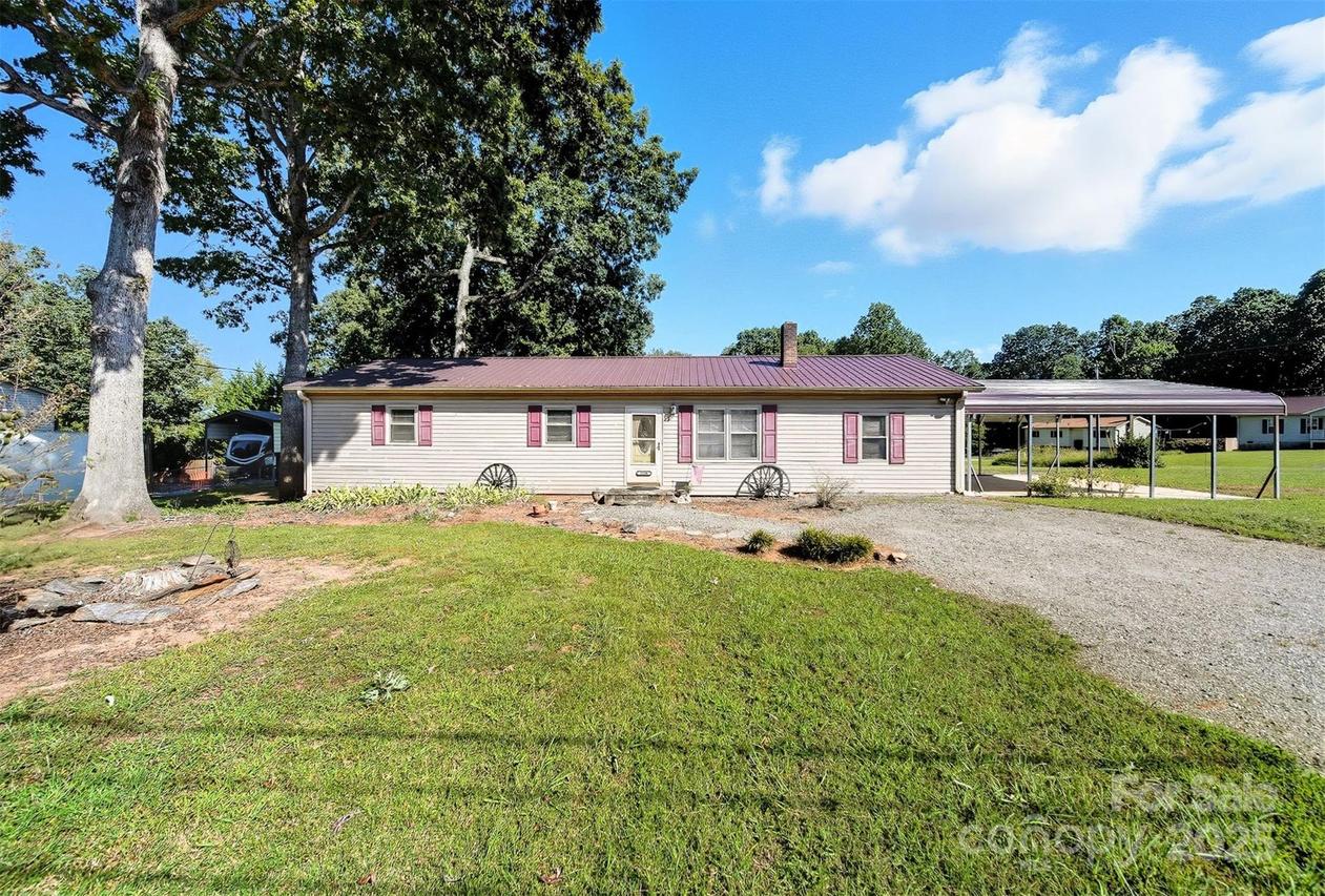 1538 Kings Rd., Hickory, NC 28602
