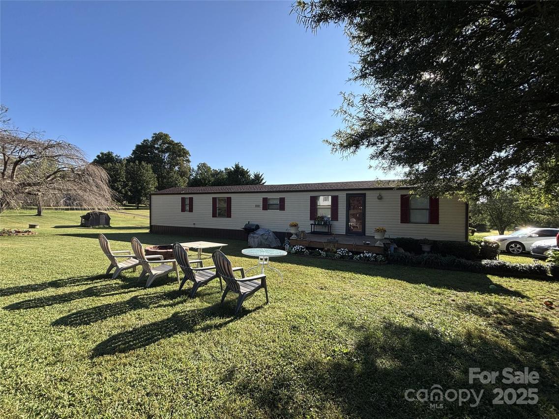 143 Bluegill Ln., Statesville, NC 28625