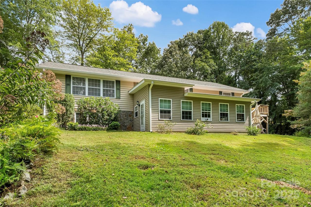 111 Maple Ridge Dr., Old Fort, NC 28762