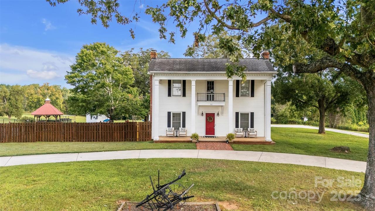 462 Mock Mill Rd., Statesville, NC 28677