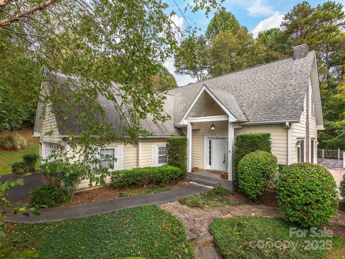 221 Windwhisper Dr., Asheville, NC 28804
