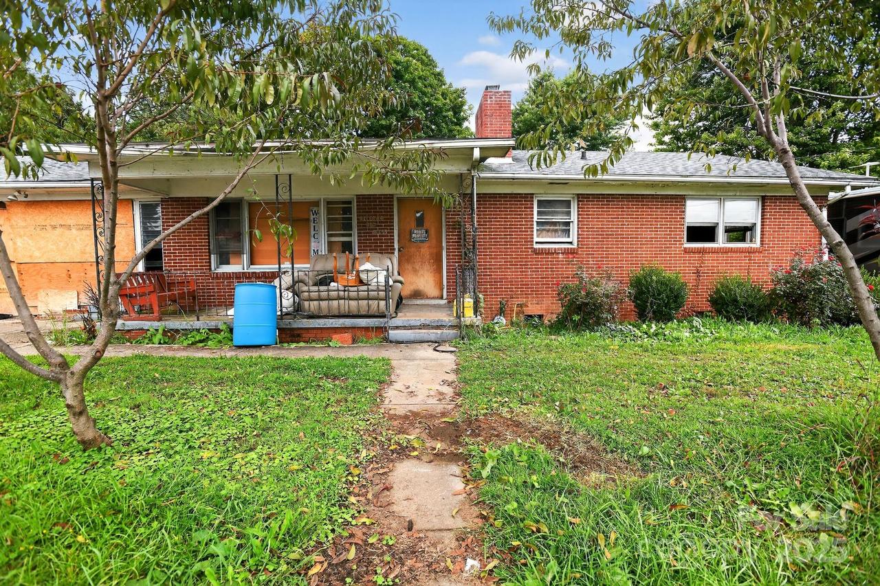 162 Allens Creek Rd., Waynesville, NC 28786