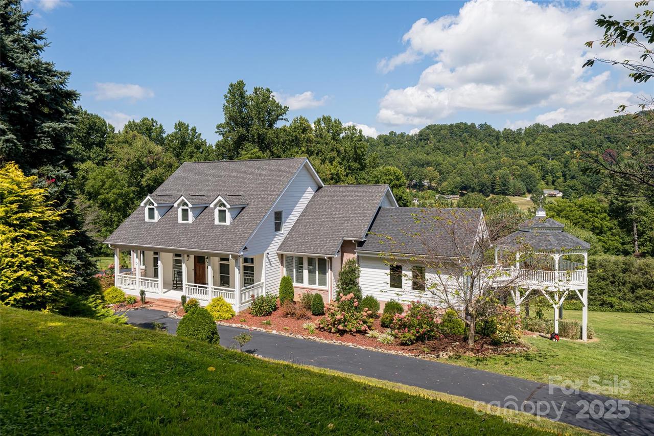 208 Parrish Farm Rd., Waynesville, NC 28786
