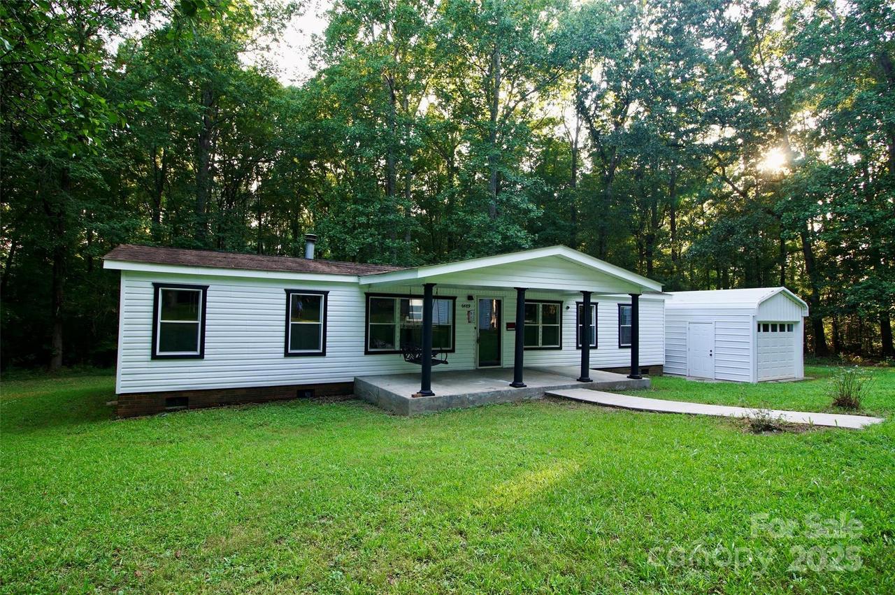 6489 Enochville Cir., Kannapolis, NC 28081