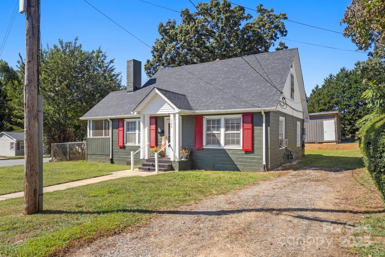 320 S Oakwood Dr., Statesville, NC 28677