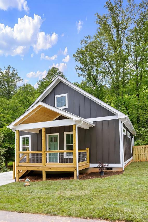 124 Orchard St., Old Fort, NC 28762