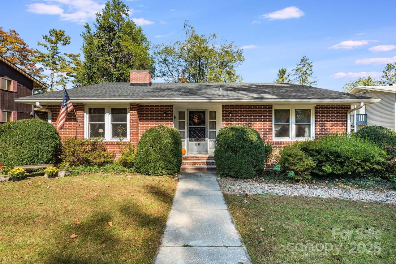 371 Kinross Dr., Flat Rock, NC 28731