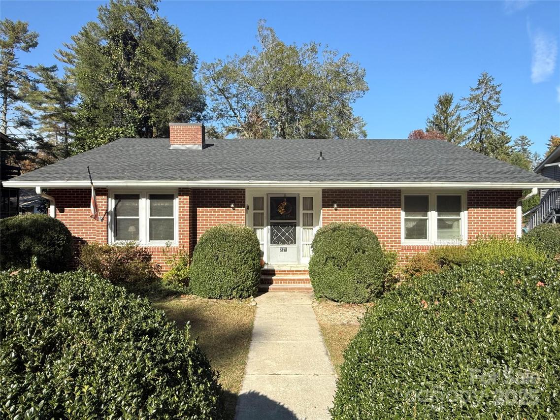 371 Kinross Dr., Flat Rock, NC 28731