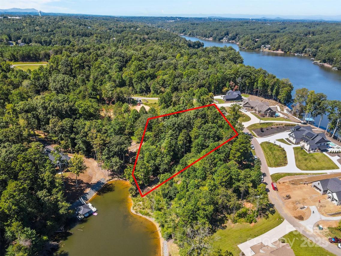 5743 Lake Pointe Dr., Granite Falls, NC 28630
