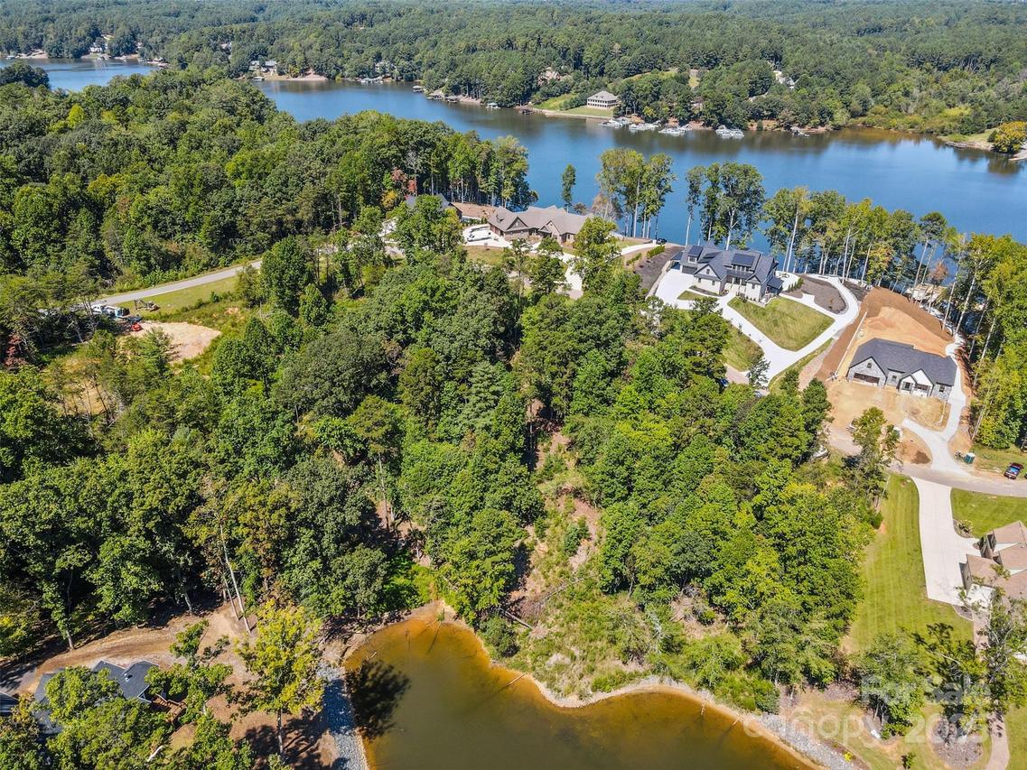 5743 Lake Pointe Dr., Granite Falls, NC 28630
