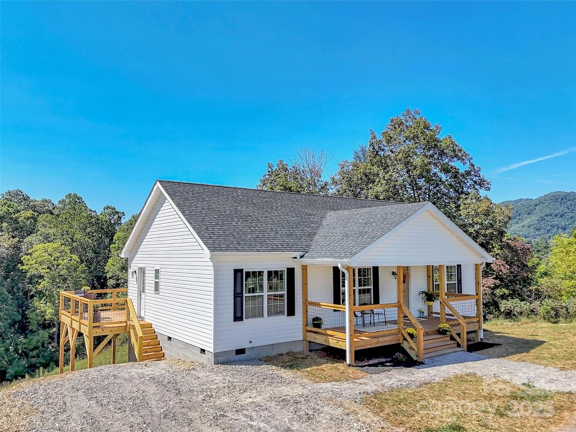 185 Riverview Dr., Canton, NC 28716