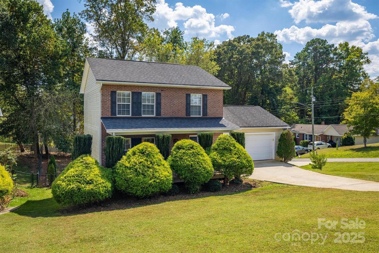 445 30th Ave., Hickory, NC 28601