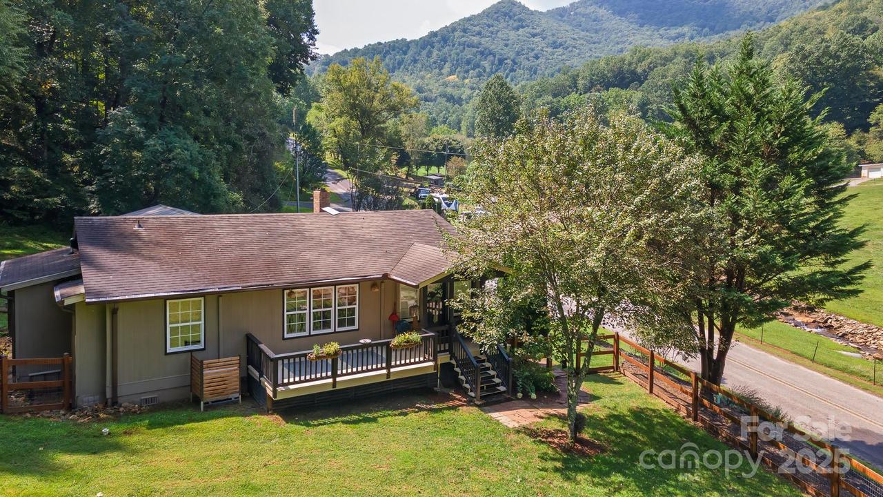1050 Nickajack Rd., Franklin, NC 28734