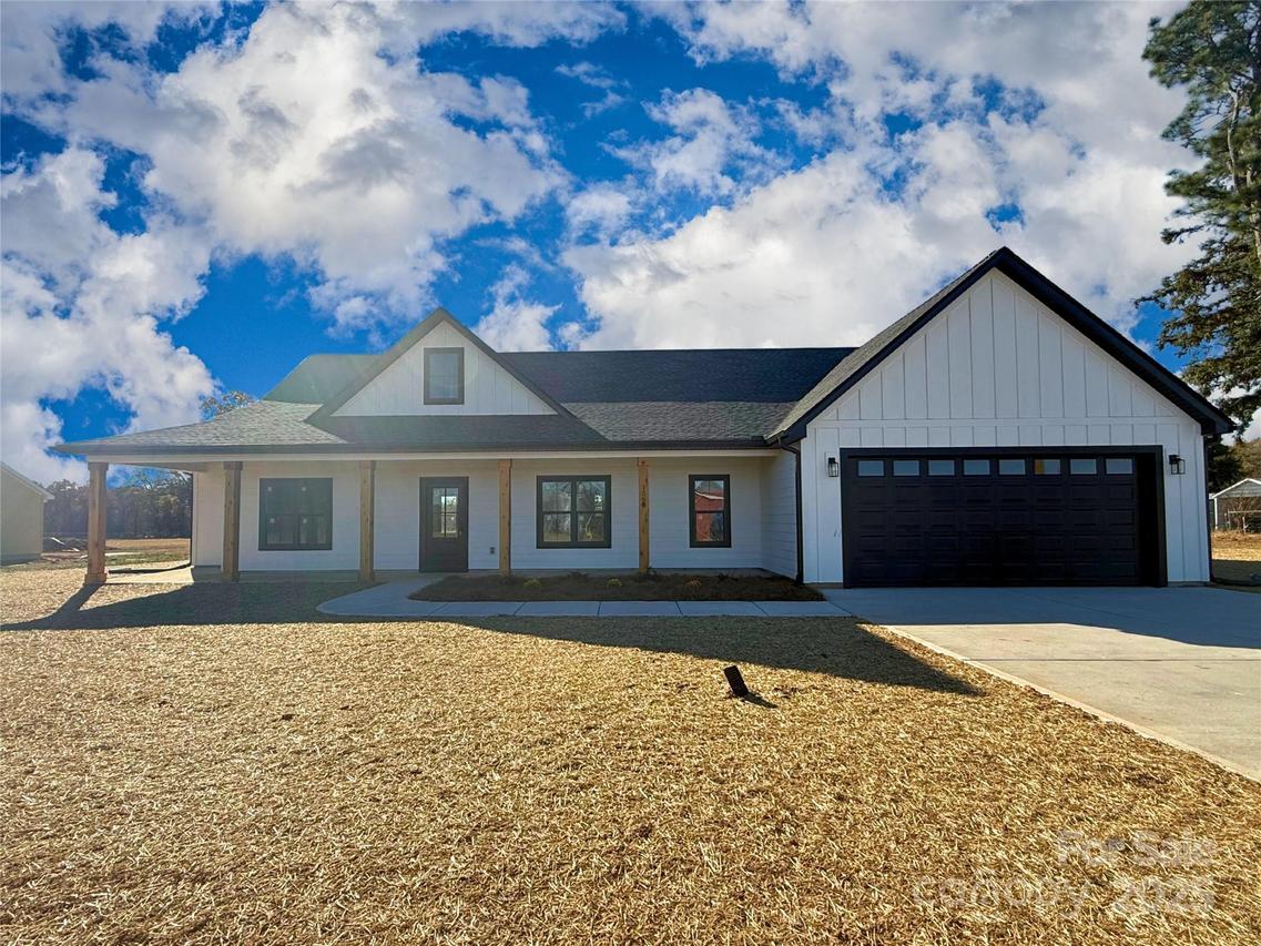 1568 Pleasant Grove Church Rd., Crouse, NC 28033