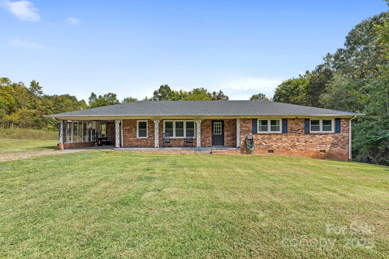 354 Crump Cir., Woodleaf, NC 27054