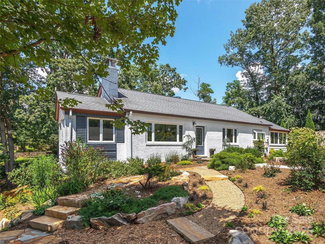 29 White Pine Dr., Asheville, NC 28805
