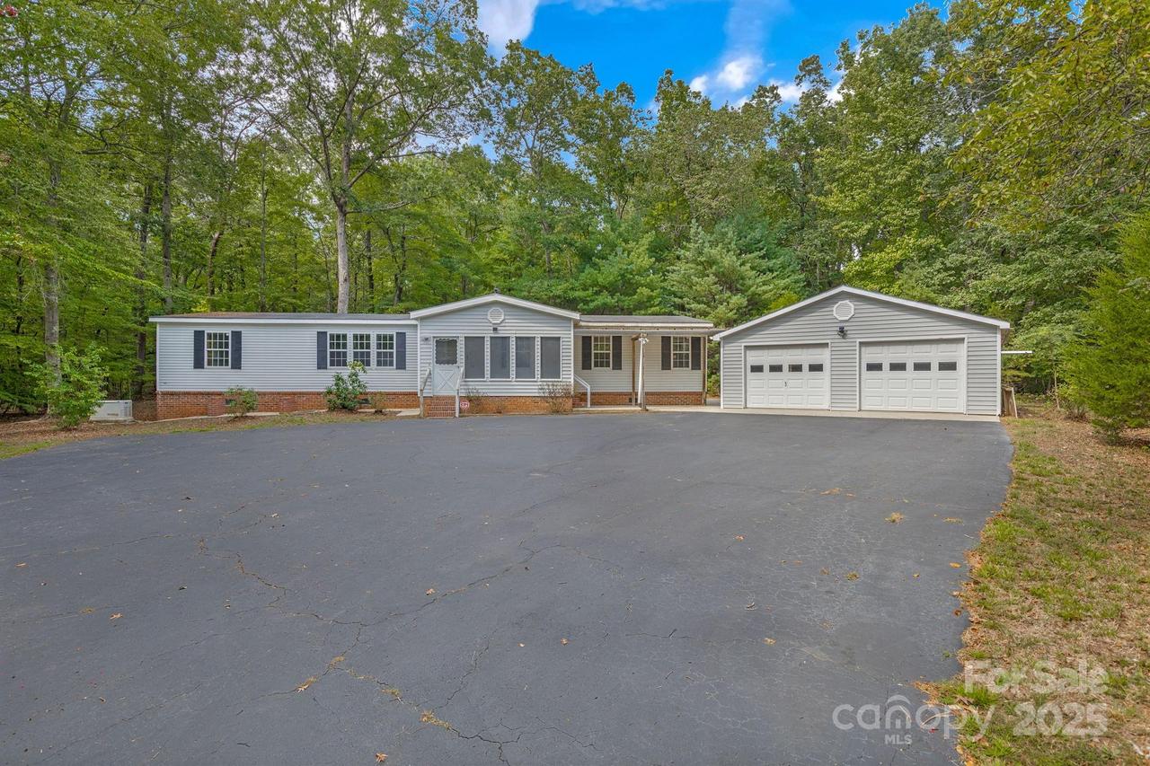 215 Mcmurray Ave., Columbus, NC 28722