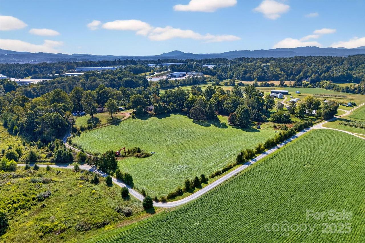 467 Butler Farm Rd., Mills River, NC 28759