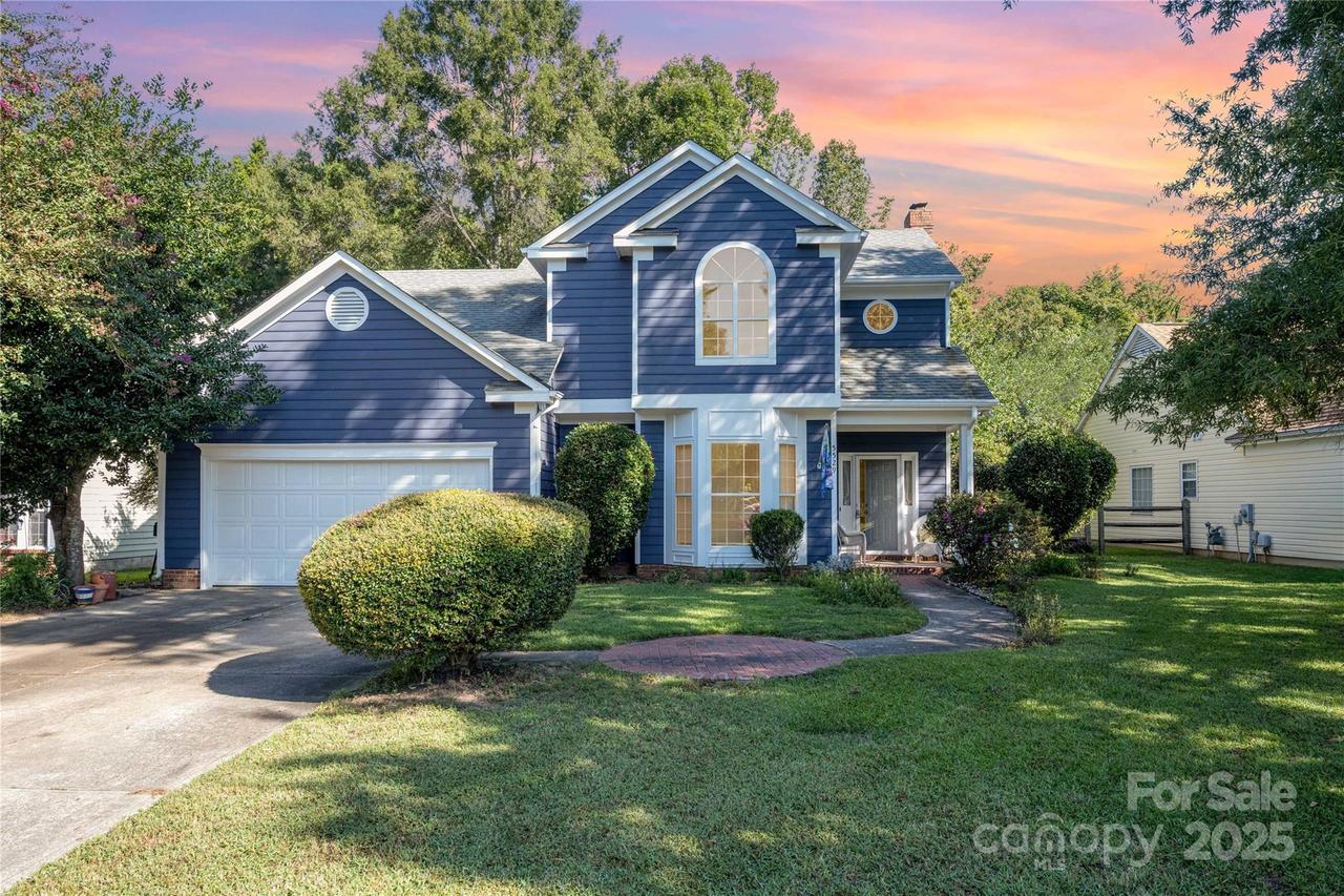 5529 Hedgecrest Pl., Charlotte, NC 28269