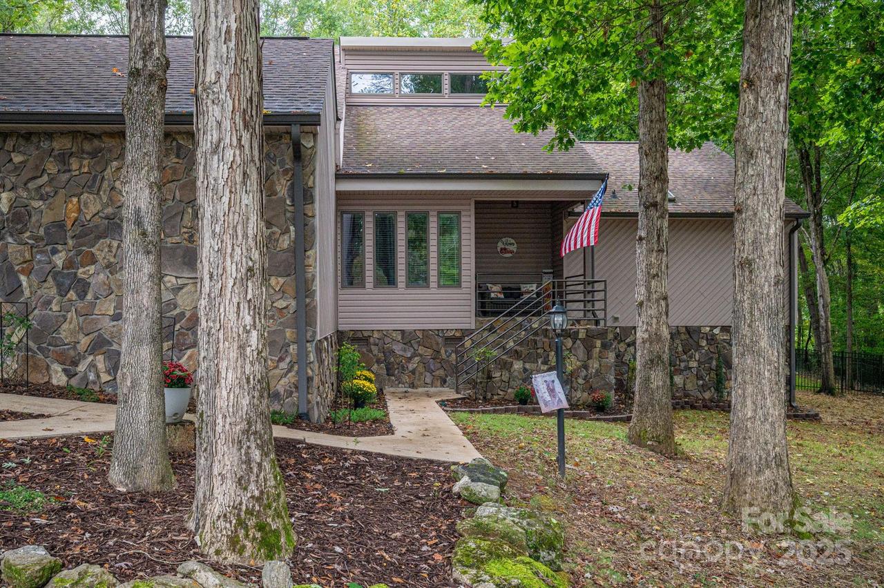 68 Mockingbird Ln., Lincolnton, NC 28092