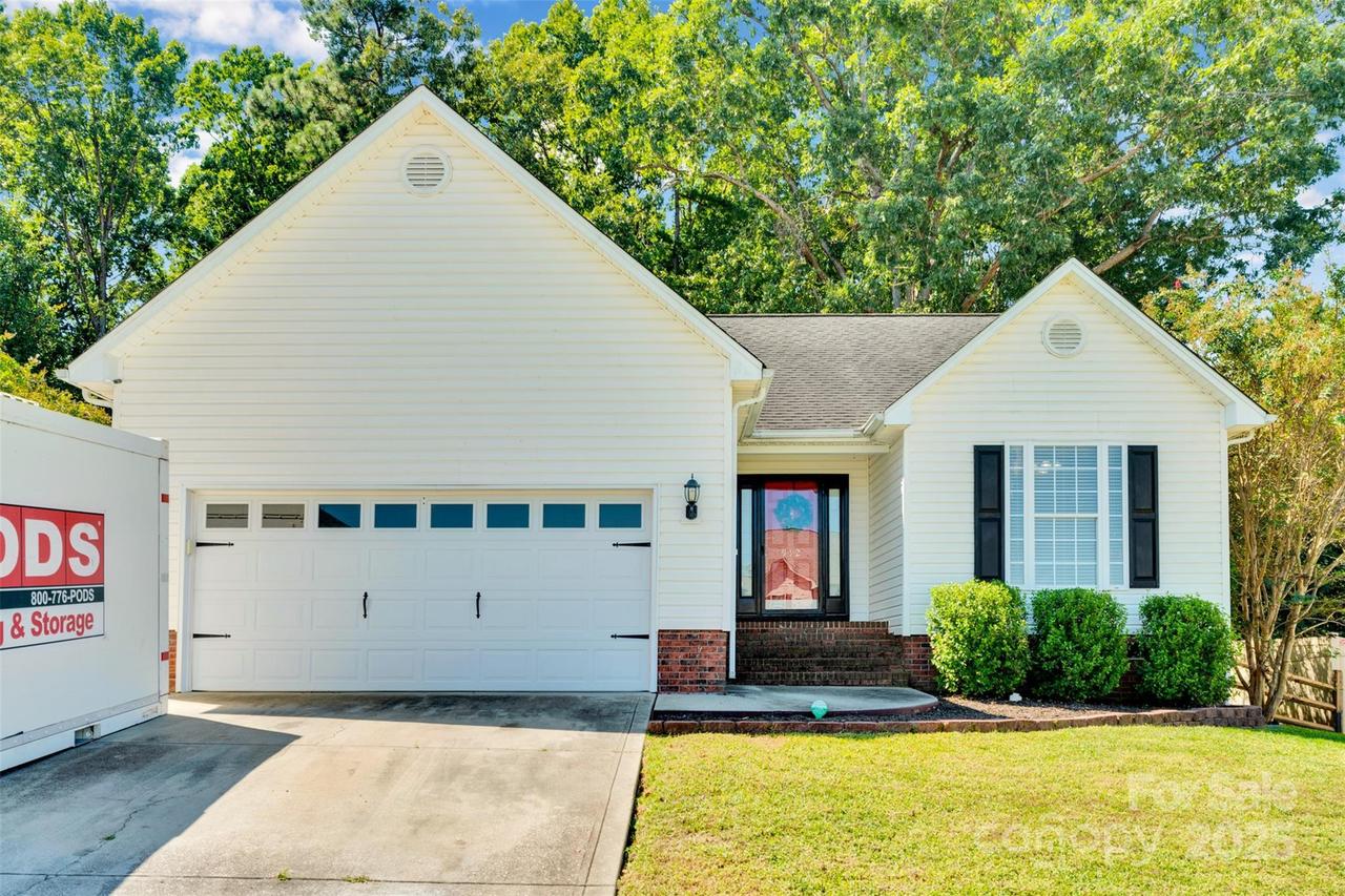 912 Carole Summey Dr., Dallas, NC 28034