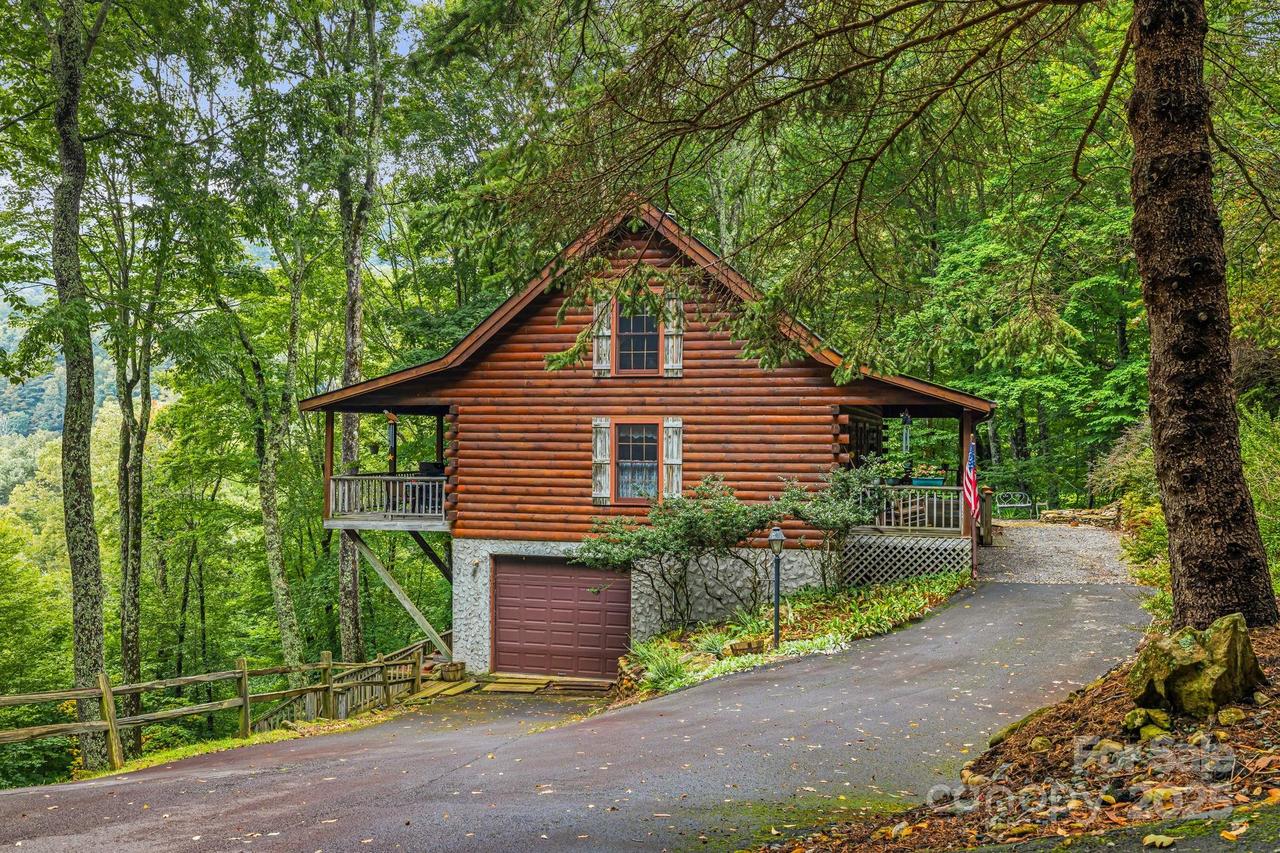 215 Goldenleaf Rd., Mars Hill, NC 28754