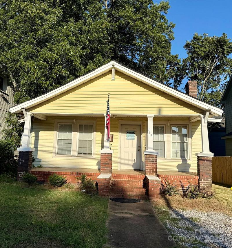 606 Campus St., Charlotte, NC 28216