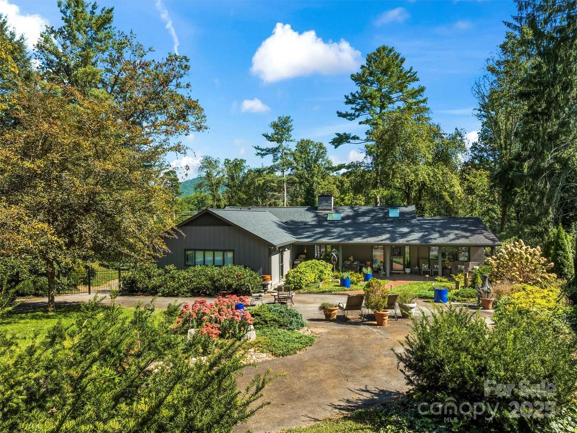 5 Busbee Rd., Asheville, NC 28803