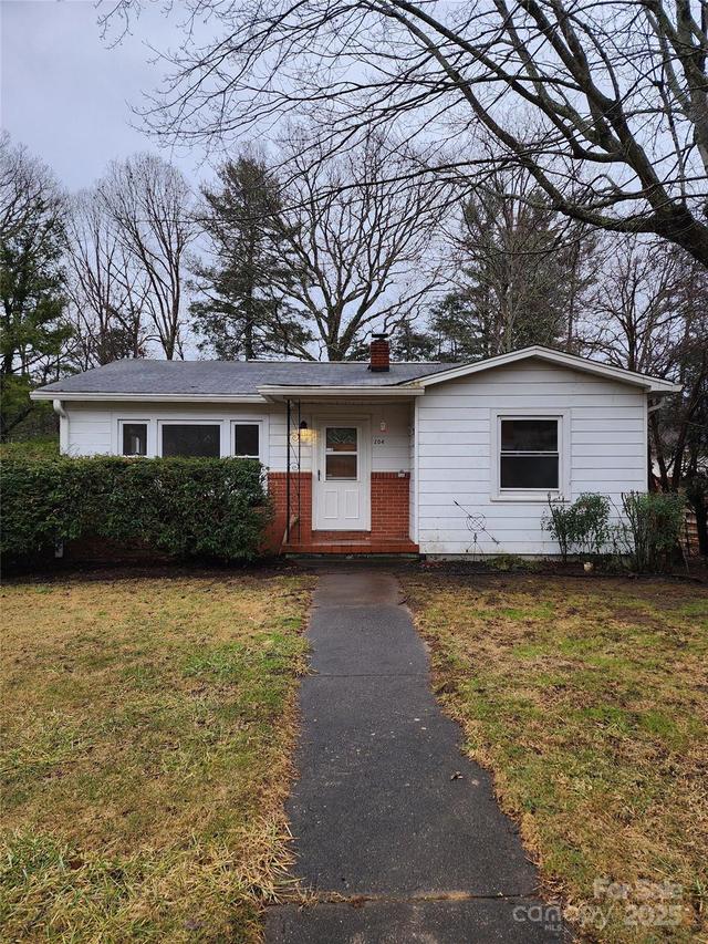 204 Northeast Ave., Swannanoa, NC 28778