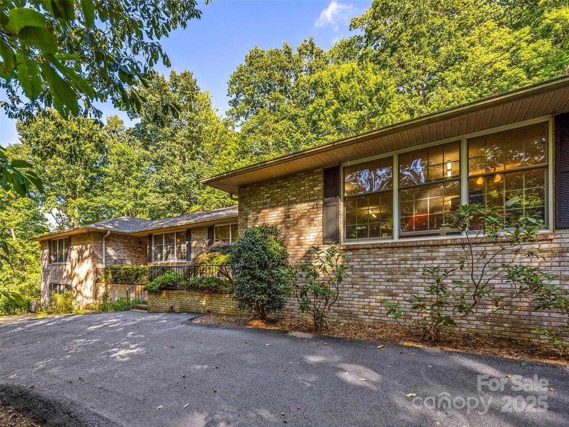 310 Claremont Dr., Flat Rock, NC 28731