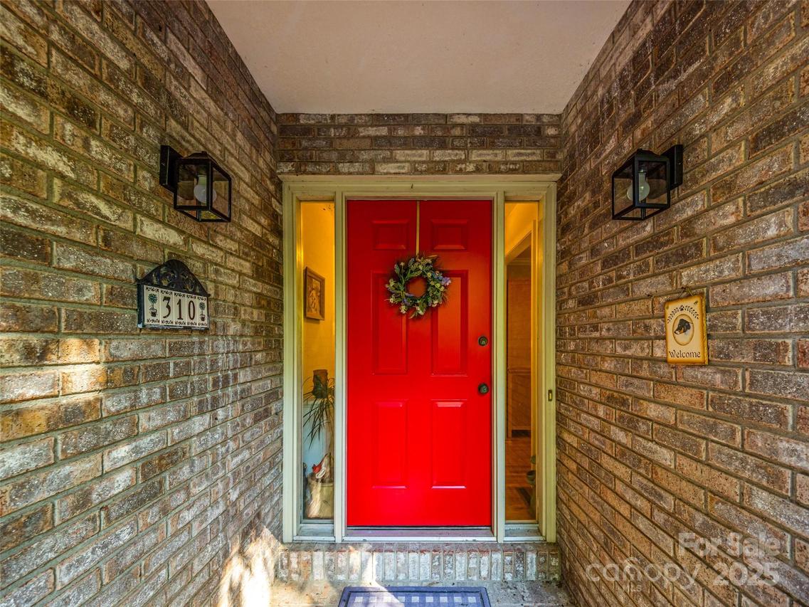 310 Claremont Dr., Flat Rock, NC 28731