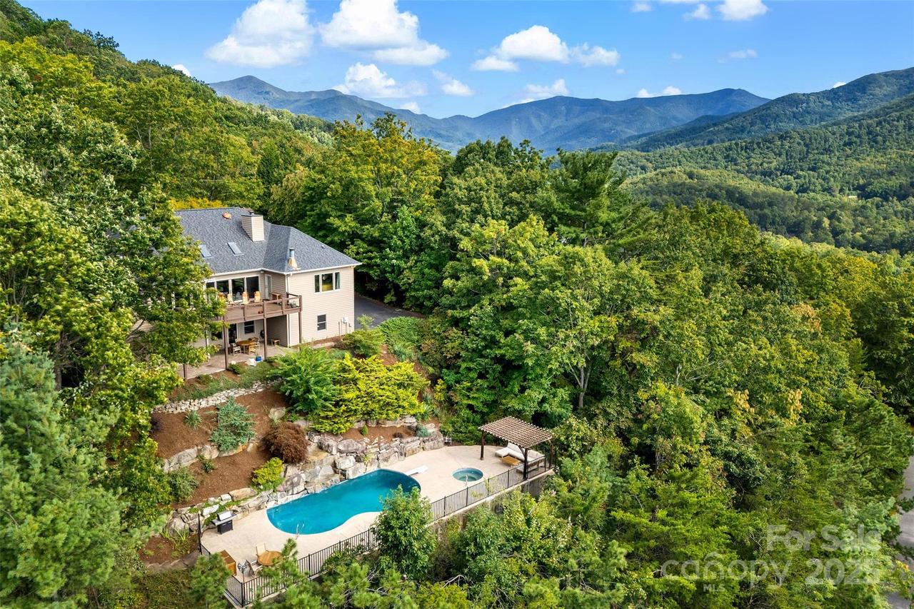 206 Crestview Dr., Black Mountain, NC 28711