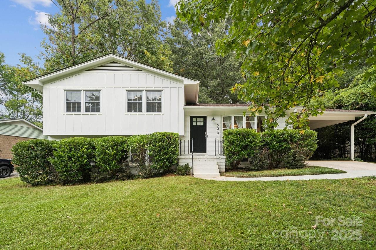 1530 Barberry Ct., Charlotte, NC 28211