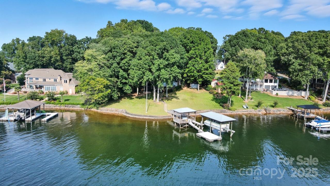 1765 Dogwood Hill Dr., Denver, NC 28037
