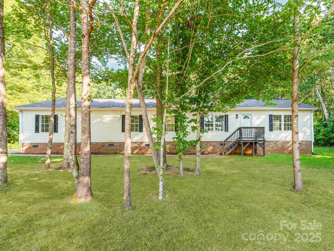 1219 Foxlaire Dr., Denver, NC 28037