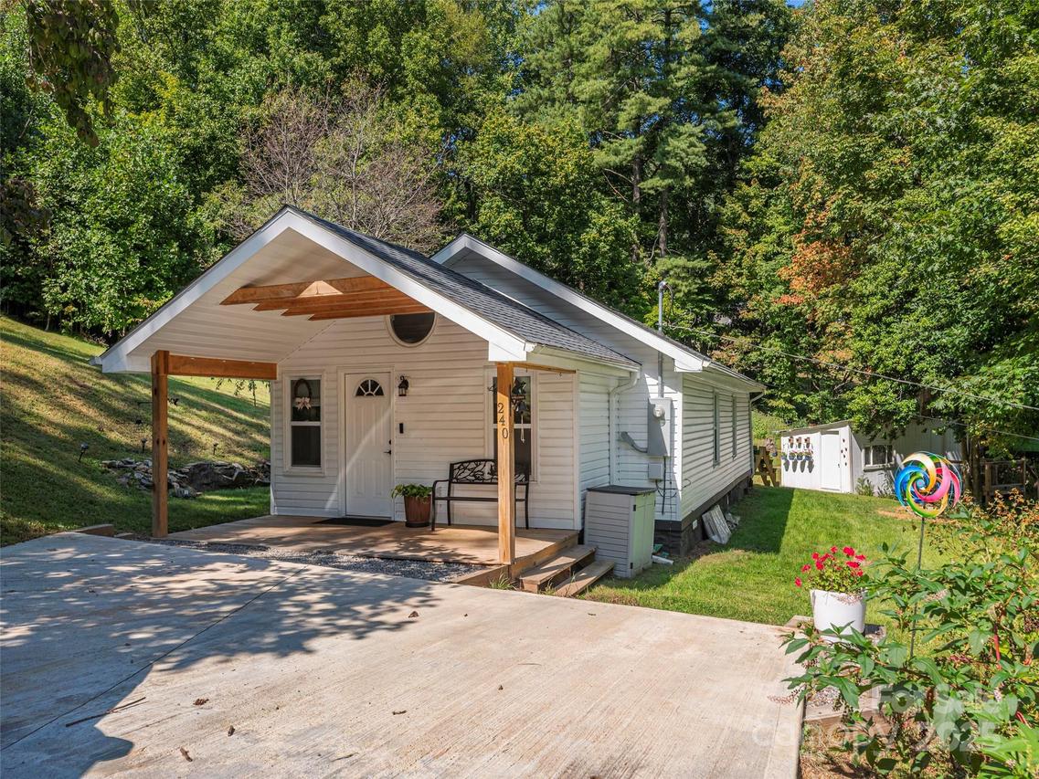 240 Little Cove Rd., Waynesville, NC 28786