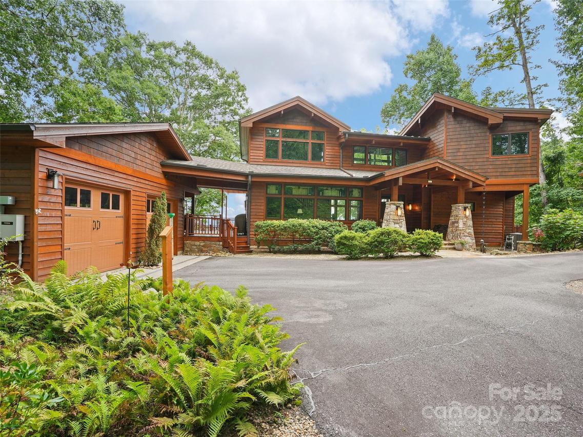 2128 Sleepy Hollow Dr., Waynesville, NC 28785