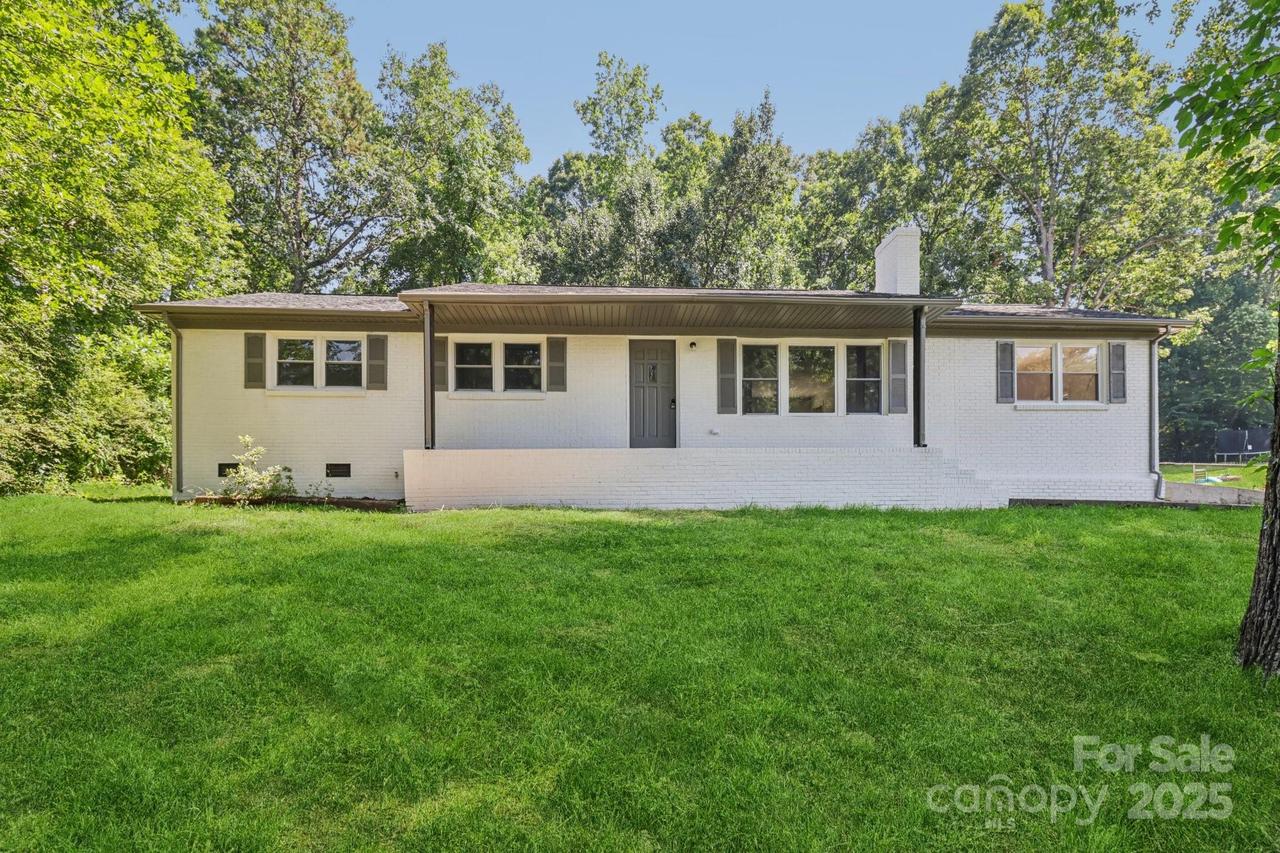 848 Ike Lynch Rd., Dallas, NC 28034