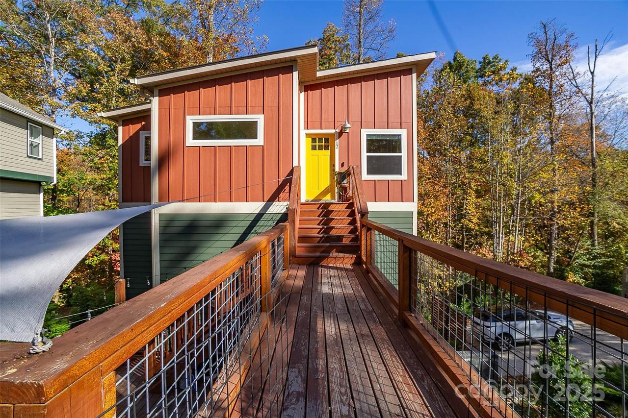 12 Crestwood Ln., Candler, NC 28715
